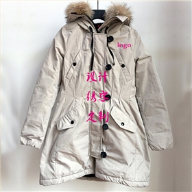 白色羽絨服 白色羽絨服