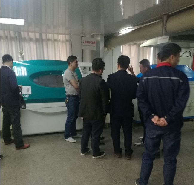 會員們參觀黃會長企業 會員們參觀黃會長企業