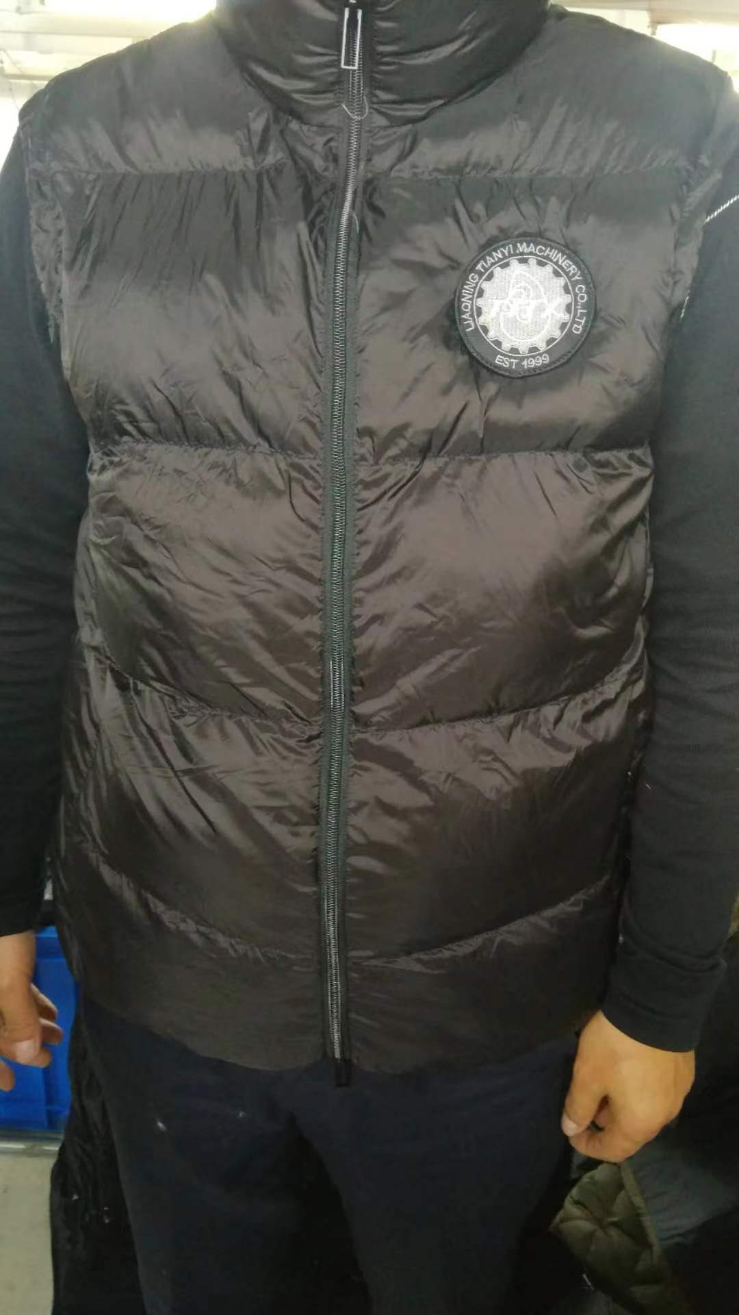 羽絨服定制案例——遼寧機械廠張總 羽絨服定制案例——遼寧機械廠張總